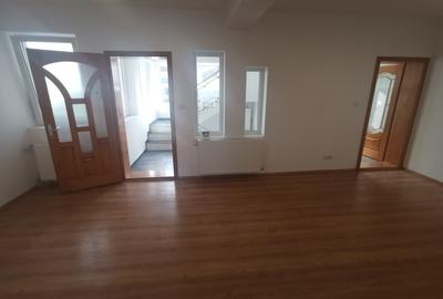 Casă individuală cu 9 camere cu Canalizare în Blașcovici - 11