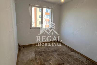 Apartament 3 camere de vanzare Micro 7 - 2