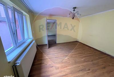 Casă cu 4 camere cu Teren 292 Mp în Central