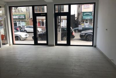 Spațiu comercial, de 60 mp, în Central - 4