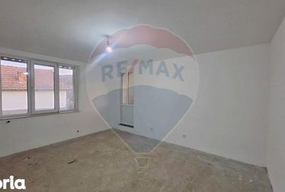 Casă cu 3 camere cu Teren 800 Mp în Corunca - 9