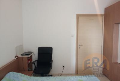 Apartament 3 camere, Nufarul, Str. Piata Nucetului - 2