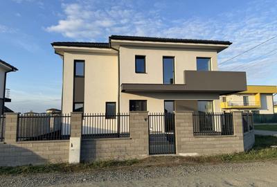 Casă individuală cu 5 camere cu Canalizare în Săcălaz