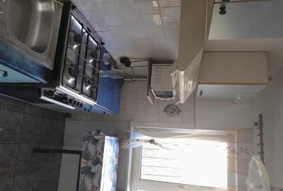 Apartament cu 2 camere semidecomandat în Podu Roș