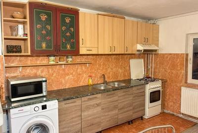 Apartament cu 4 camere semidecomandat, mobilat în Zorilor