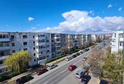 Apartament cu 2 camere decomandat în Broșteni