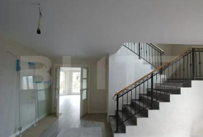 Casă cu 5 camere cu Teren 1590 Mp în Luna - 1