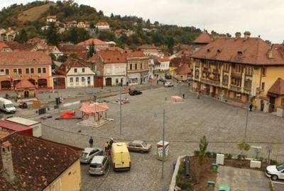 Casă cu 4 camere în Schei