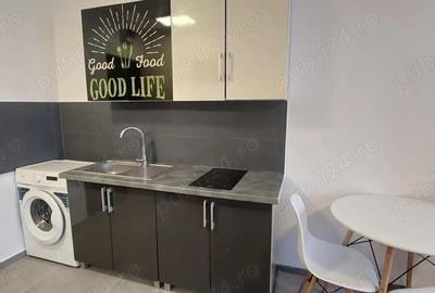 Garsonieră decomandată în Tractorul