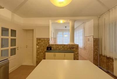 Apartament deosebit pe două nivele, într-o vilă elegantă - 31
