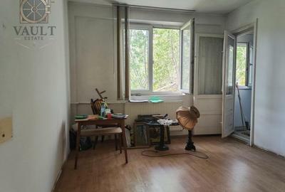 Apartament cu 3 camere semidecomandat în Giurgiului