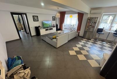 Apartament cu 2 camere decomandat, mobilat în Faleza Nord