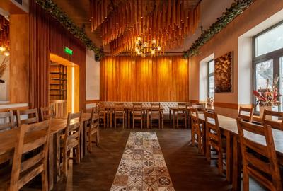 Spațiu comercial, de 200 mp, în Central - 11