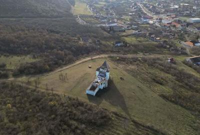 Castel cu vedere panoramica pe dealul ?iriei - 11
