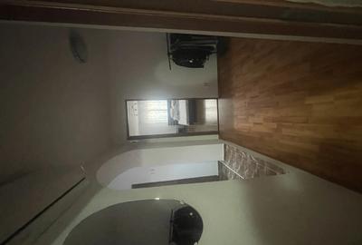 Casă cu 5 camere în Central