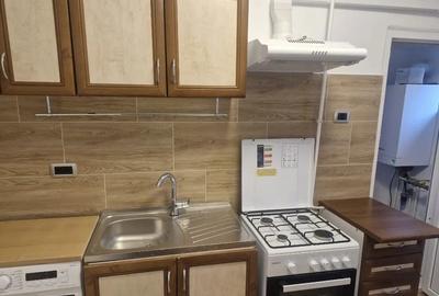 Apartament cu 3 camere semidecomandat în Micro 3 - 6