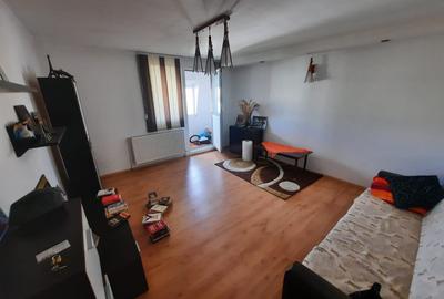 Apartament cu 3 camere decomandat, zona Nicolina - 3