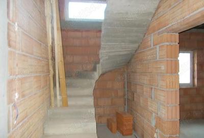 Casă cu 5 camere cu Teren 500 Mp în Moșnița Veche - 8