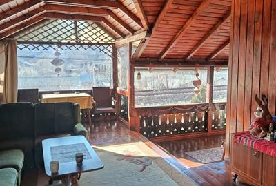 Casă cu 4 camere în Central - 1