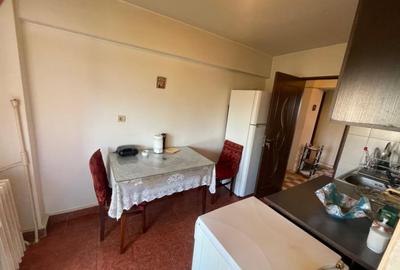 Apartament cu 3 camere decomandat în Sărari - 4