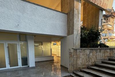 Spațiu comercial, de 200 mp, în Centru Civic - 2