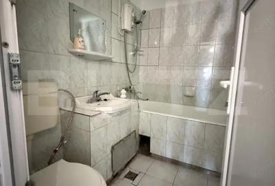 Apartament cu 3 camere decomandat în Micro 4 - 7