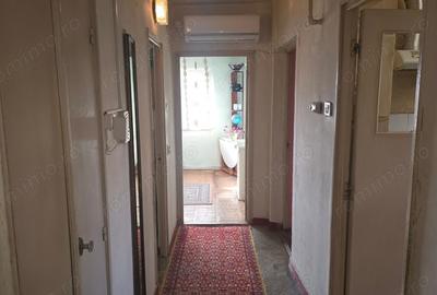 Apartament cu 3 camere decomandat în 22 Decembrie - 2