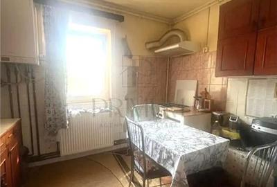 COMPLEXUL STUDENTESC - ETAJ 3 - BLOC IZOLAT - 3 cam - 2 bai - centrala proprie - 6