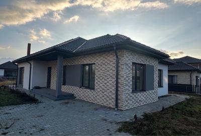 Casă cu 4 camere în Jucu - 7