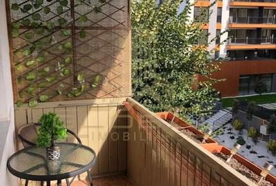 Apartament cu 3 camere semidecomandat, mobilat în Între Lacuri