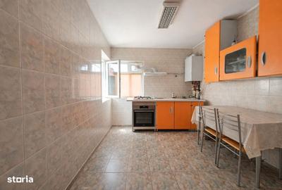 Casă cu 4 camere în Central