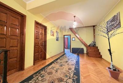 Casă individuală cu 4 camere cu Teren 1110 Mp în Bd. Coșbuc - 15