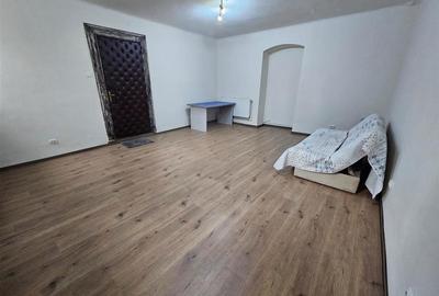 Apartament cu 2 camere nedecomandat în 15 Noiembrie - 9
