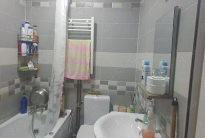 Vand apartament 2 camere decomandat parter inalt cu boxa Orasul Vulcan - 3