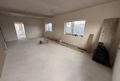 Duplex cu 4 camere cu Canalizare în Moșnița Nouă - 1