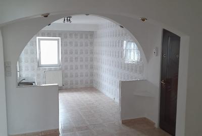 Apartament trei camere decomandat, etaj patru bloc 1986, centrala, simplu, liber - 3