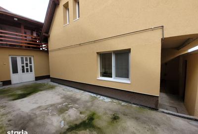 Casă cu 4 camere cu Canalizare în Gruia - 1