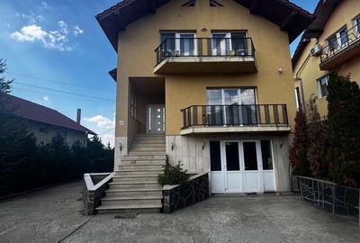 Casă cu 4 camere în Central
