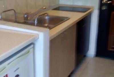 Garsoniera de inchiriat. 20 mp. Zona Soarelui. Disponibila imediat. - 2