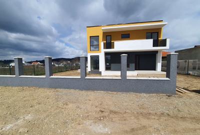 Casă cu 4 camere în Hărman