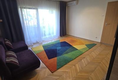 Apartament cu 3 camere semidecomandat în Complex Studențesc