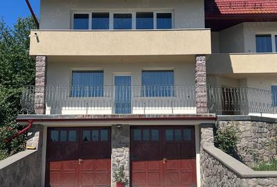 Casă cu 8 camere cu Teren 7000 Mp în Vâlcele - 1