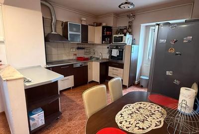 Apartament cu 4 camere decomandat în Traian