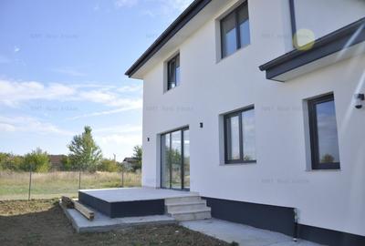 Apartament cu 3 camere decomandat în 1 Mai - 1