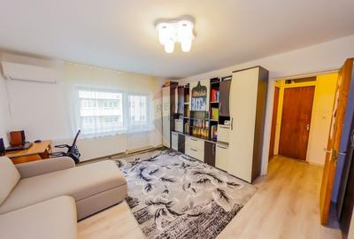 De Vanzare, Bd. Unirii, apartament cu 3 camere, boxa si garaj De Vanzare, Bd. Unirii, apartament cu 3 camere, boxa si garaj - 9