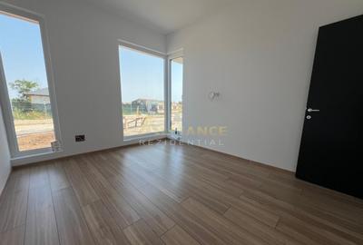 Casă cu 3 camere cu Teren 343 Mp în Berceni