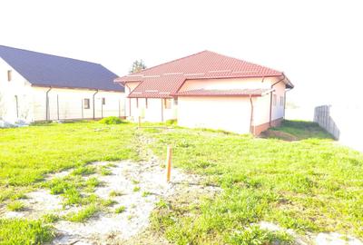 Casă cu 3 camere în Brăteștii de Jos - 4