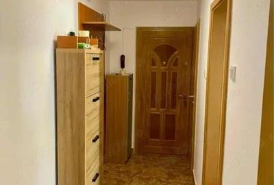 Apartament cu 2 camere semidecomandat în Girocului