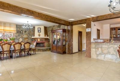 EXCLUSIV! Vila cu 7 camere, teren 7535mp, Risca, Comision 0% - 5