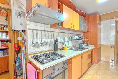 Apartament cu 3 camere decomandat, mobilat în Tractorul - 7